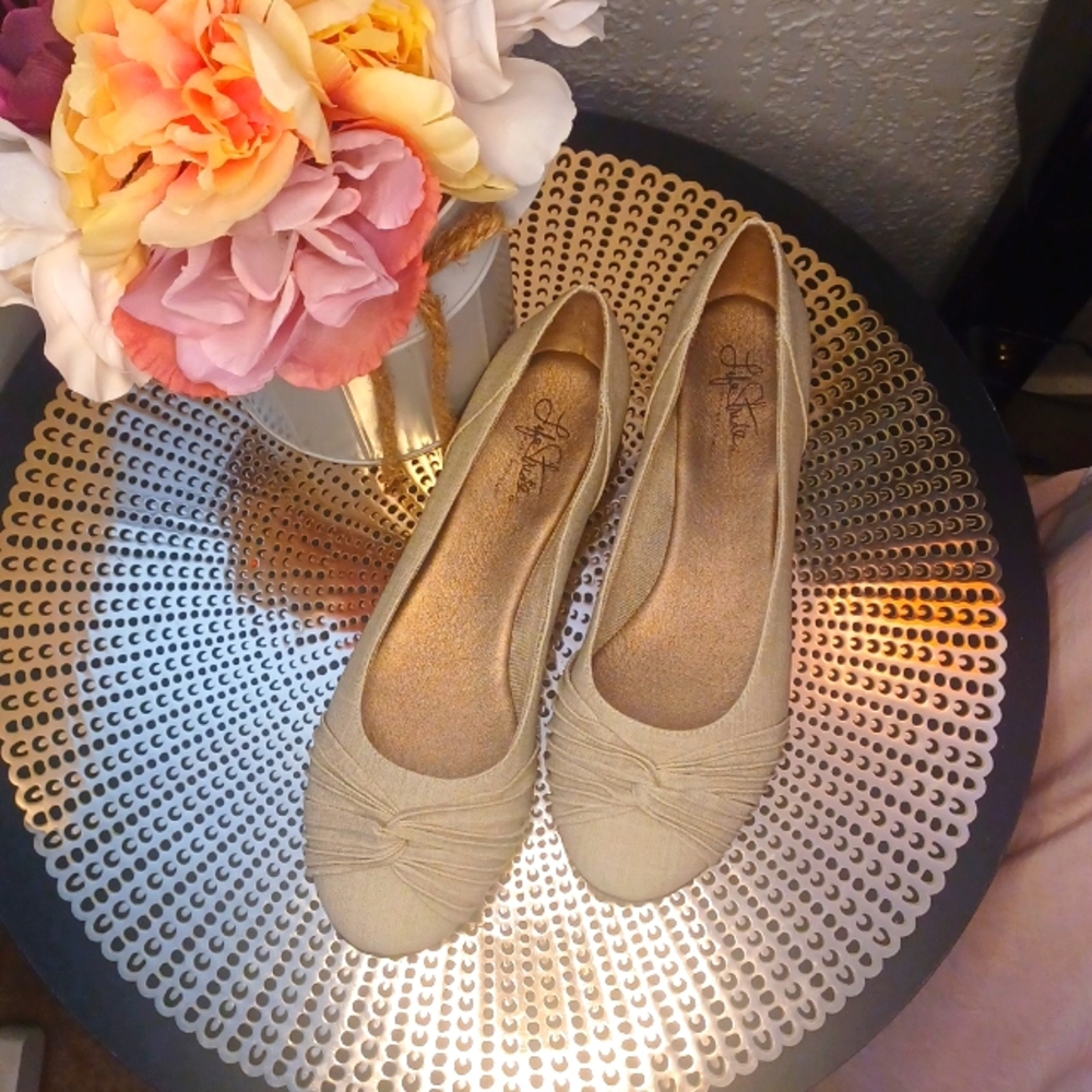 LIFE STRIDE Beige Ballet Flats